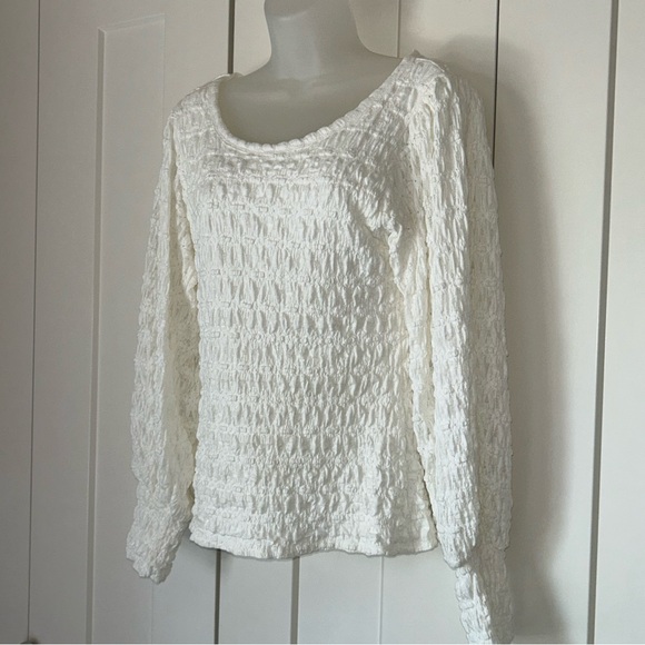 New with tags Kyemi smocked top with keyhole back L - Picture 3 of 8